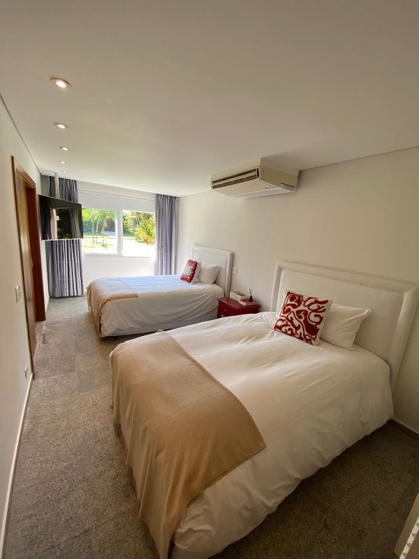 Luxo e Exclusividade no Condomínio Marina Guarujá Píer Privado para Barcos de até 100 Pés - Guarujá - 