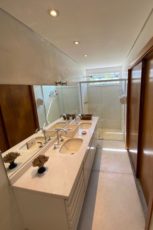 Luxo e Exclusividade no Condomínio Marina Guarujá Píer Privado para Barcos de até 100 Pés - Guarujá - 