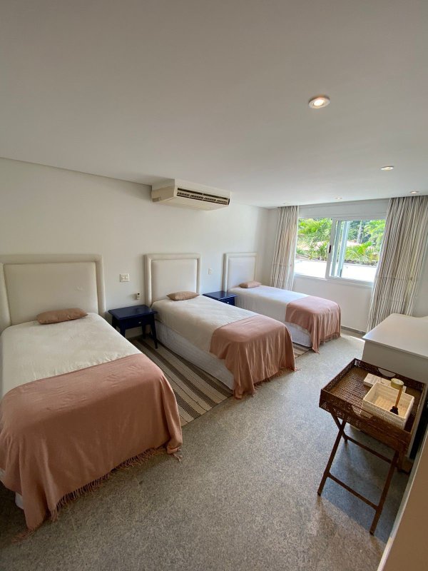 Luxo e Exclusividade no Condomínio Marina Guarujá Píer Privado para Barcos de até 100 Pés - Guarujá - 