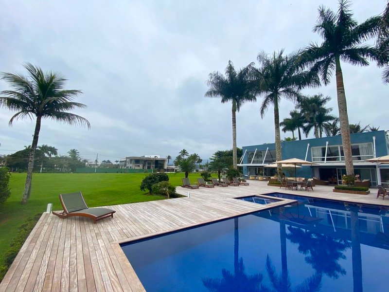 Luxo e Exclusividade no Condomínio Marina Guarujá Píer Privado para Barcos de até 100 Pés - Guarujá - 