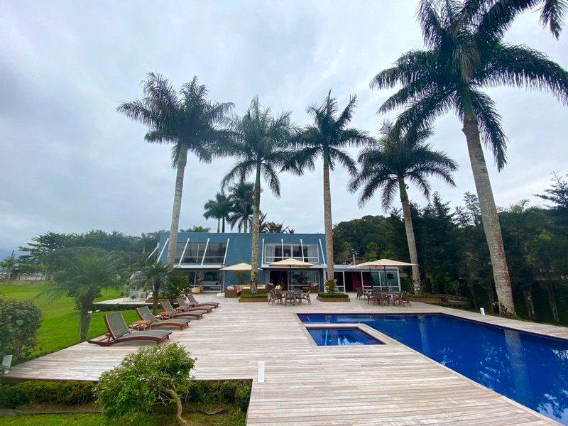 Luxo e Exclusividade no Condomínio Marina Guarujá Píer Privado para Barcos de até 100 Pés - Guarujá - 