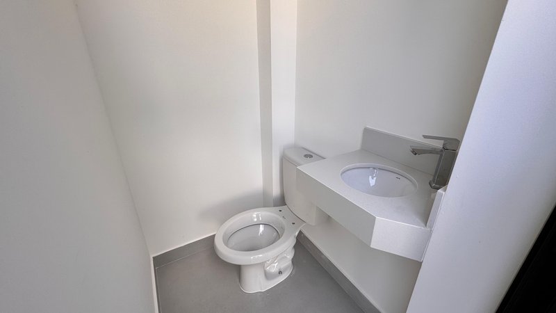 Sobrado 3 dormit&oacute;rios sendo 3 su&iacute;tes + 4 vagas de garagem  Guarulhos - 