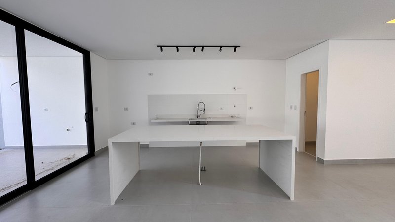 Sobrado 3 dormit&oacute;rios sendo 3 su&iacute;tes + 4 vagas de garagem  Guarulhos - 