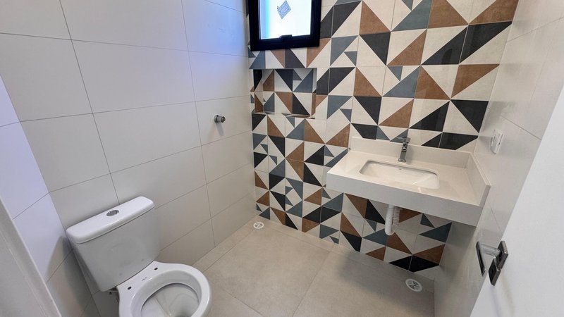 Sobrado 3 dormit&oacute;rios sendo 3 su&iacute;tes + 4 vagas de garagem  Guarulhos - 