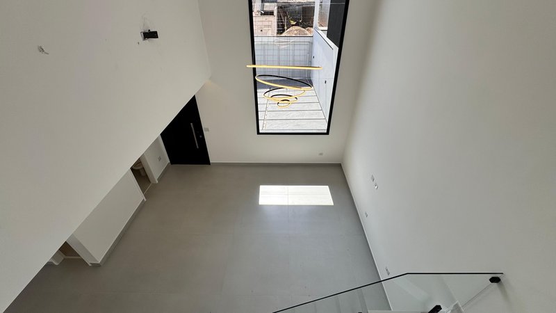 Sobrado 3 dormit&oacute;rios sendo 3 su&iacute;tes + 4 vagas de garagem  Guarulhos - 