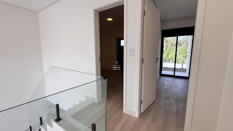 Sobrado 3 dormit&oacute;rios sendo 3 su&iacute;tes + 4 vagas de garagem  Guarulhos - 