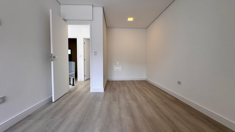 Sobrado 3 dormit&oacute;rios sendo 3 su&iacute;tes + 4 vagas de garagem  Guarulhos - 