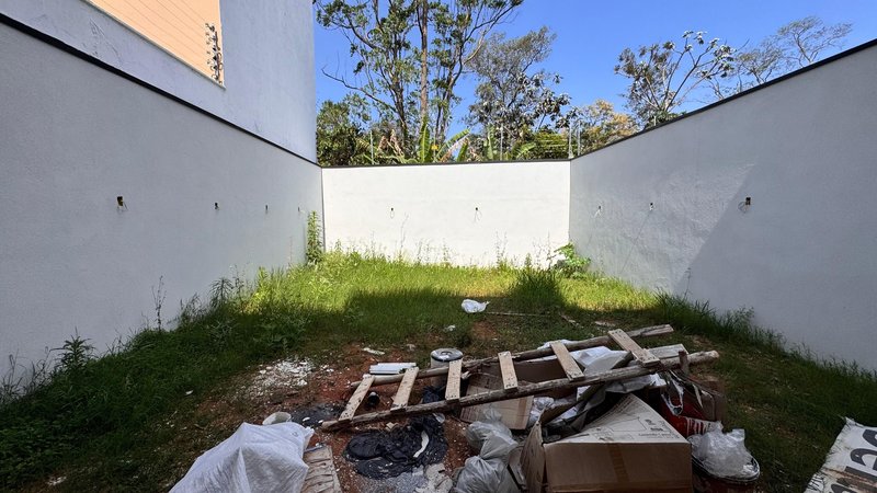 Sobrado 3 dormit&oacute;rios sendo 3 su&iacute;tes + 4 vagas de garagem  Guarulhos - 