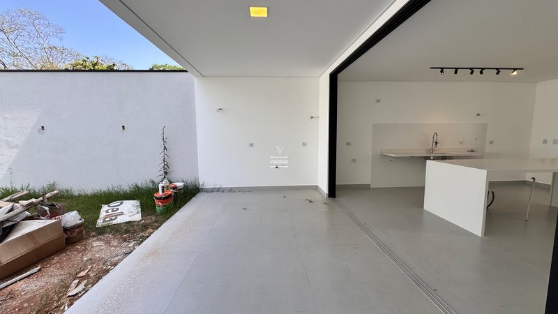 Sobrado 3 dormit&oacute;rios sendo 3 su&iacute;tes + 4 vagas de garagem  Guarulhos - 