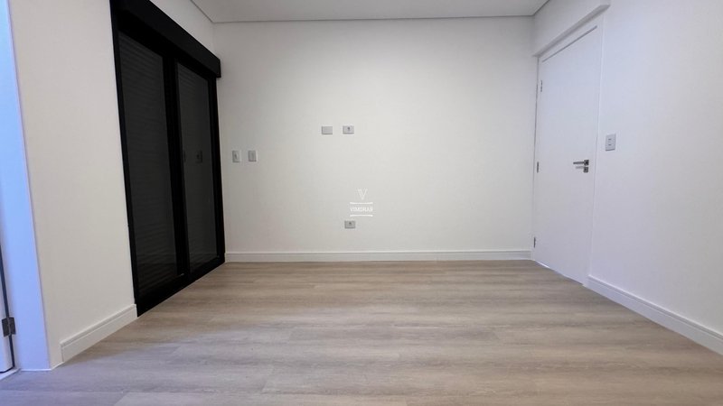 Sobrado 3 dormit&oacute;rios sendo 3 su&iacute;tes + 4 vagas de garagem  Guarulhos - 