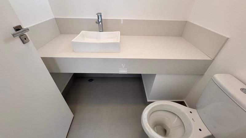 Sobrado 3 dormit&oacute;rios sendo 3 su&iacute;tes + 4 vagas de garagem  Guarulhos - 