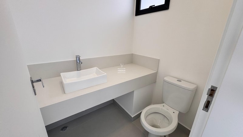 Sobrado 3 dormit&oacute;rios sendo 3 su&iacute;tes + 4 vagas de garagem  Guarulhos - 