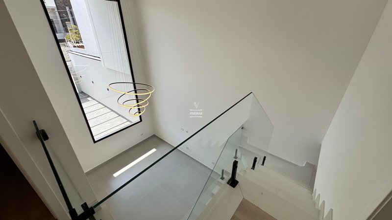 Sobrado 3 dormit&oacute;rios sendo 3 su&iacute;tes + 4 vagas de garagem  Guarulhos - 