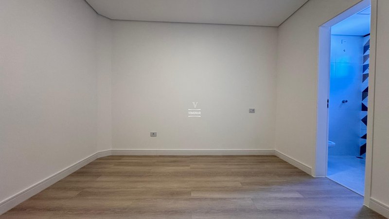 Sobrado 3 dormit&oacute;rios sendo 3 su&iacute;tes + 4 vagas de garagem  Guarulhos - 