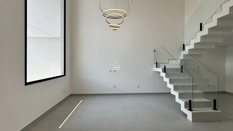 Sobrado 3 dormit&oacute;rios sendo 3 su&iacute;tes + 4 vagas de garagem  Guarulhos - 