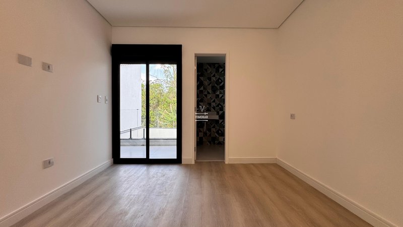 Sobrado 3 dormit&oacute;rios sendo 3 su&iacute;tes + 4 vagas de garagem  Guarulhos - 