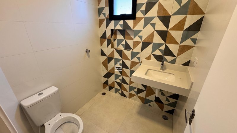 Sobrado 3 dormit&oacute;rios sendo 3 su&iacute;tes + 4 vagas de garagem  Guarulhos - 