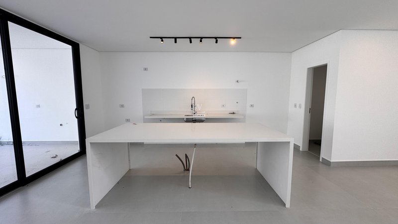 Sobrado 3 dormit&oacute;rios sendo 3 su&iacute;tes + 4 vagas de garagem  Guarulhos - 