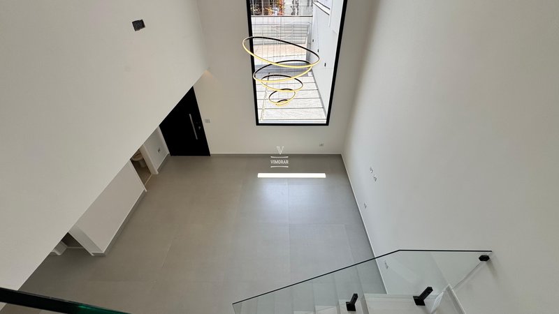 Sobrado 3 dormit&oacute;rios sendo 3 su&iacute;tes + 4 vagas de garagem  Guarulhos - 