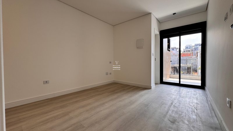 Sobrado 3 dormit&oacute;rios sendo 3 su&iacute;tes + 4 vagas de garagem  Guarulhos - 