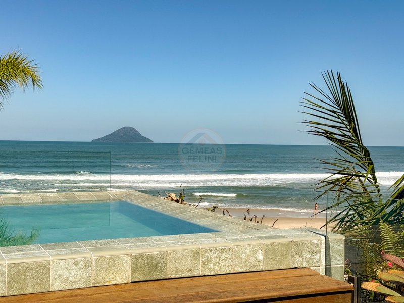Casa Frente ao Mar na Praia de Juquehy com 4 Suítes - LOCAÇÃO DIÁRIA  São Sebastião - 