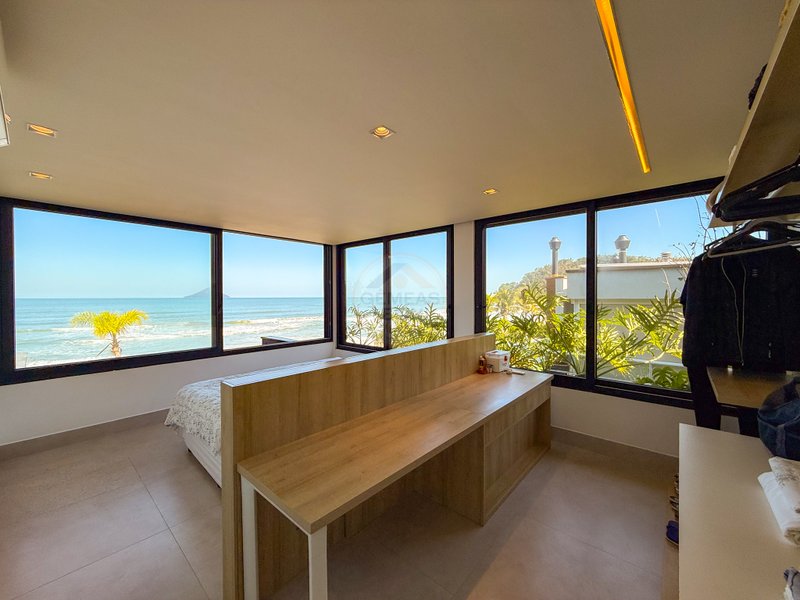 Casa Frente ao Mar na Praia de Juquehy com 4 Suítes - LOCAÇÃO DIÁRIA  São Sebastião - 