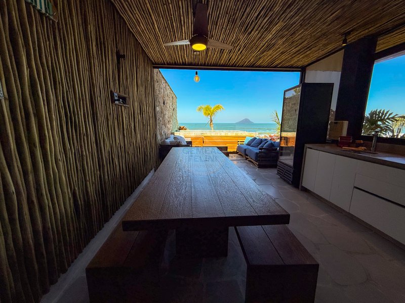 Casa Frente ao Mar na Praia de Juquehy com 4 Suítes - LOCAÇÃO DIÁRIA  São Sebastião - 