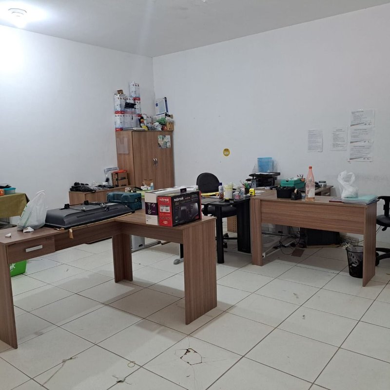 Galpão comercial com mezanino e amplo terreno - Mogi das Cruzes - 