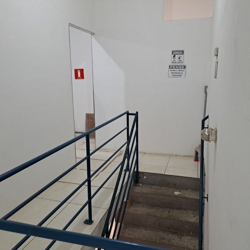 Galpão comercial com mezanino e amplo terreno - Mogi das Cruzes - 