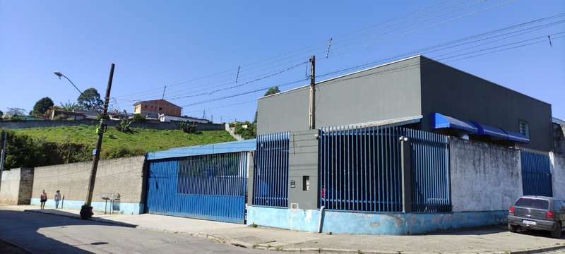 Galpão comercial com mezanino e amplo terreno - Mogi das Cruzes - 