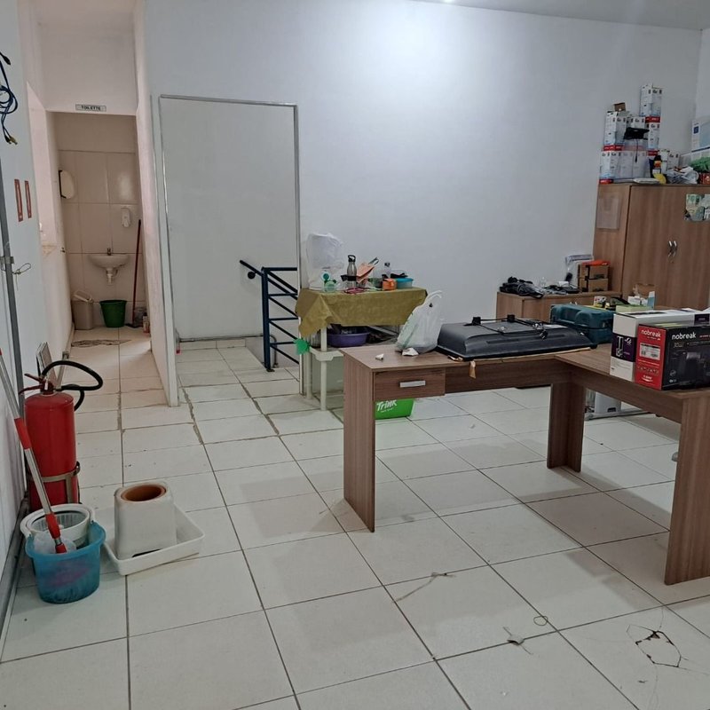 Galpão comercial com mezanino e amplo terreno - Mogi das Cruzes - 