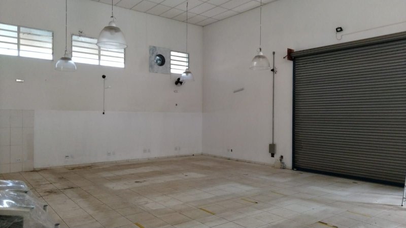 Galpão comercial com mezanino e amplo terreno - Mogi das Cruzes - 