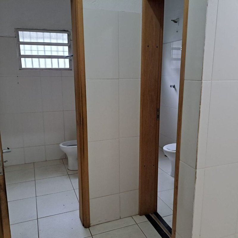 Galpão comercial com mezanino e amplo terreno - Mogi das Cruzes - 