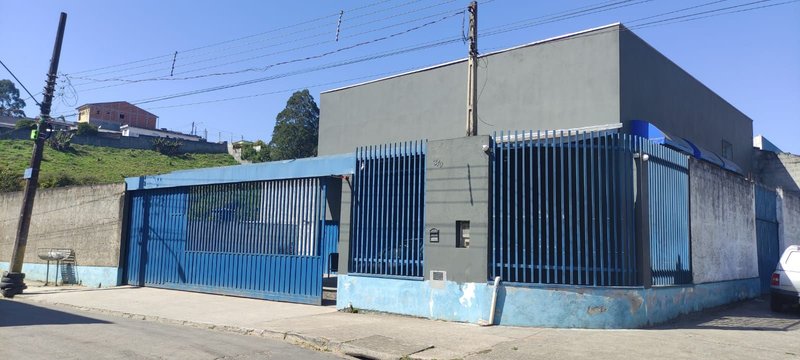 Galpão comercial com mezanino e amplo terreno - Mogi das Cruzes - 