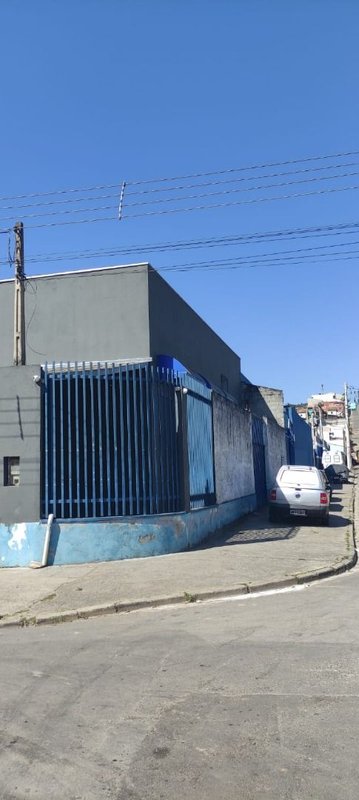 Galpão comercial com mezanino e amplo terreno - Mogi das Cruzes - 