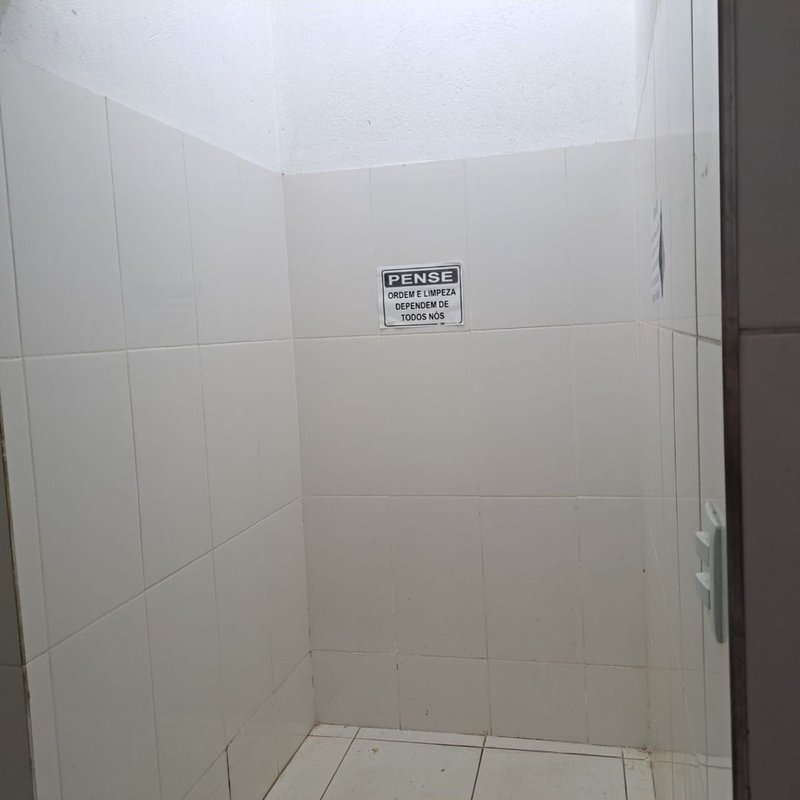 Galpão comercial com mezanino e amplo terreno - Mogi das Cruzes - 