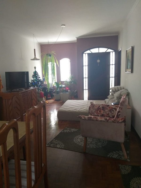 Casa térrea com 03 dormitórios, suíte com banheira, ampla cozinha - Mogi das Cruzes - 