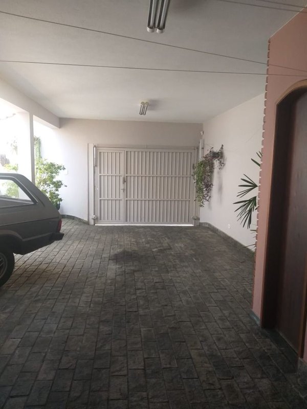 Casa térrea com 03 dormitórios, suíte com banheira, ampla cozinha - Mogi das Cruzes - 