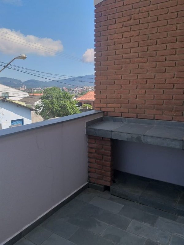 Casa térrea com 03 dormitórios, suíte com banheira, ampla cozinha - Mogi das Cruzes - 