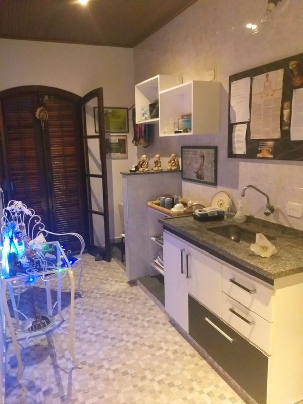 Casa térrea com 03 dormitórios, suíte com banheira, ampla cozinha - Mogi das Cruzes - 