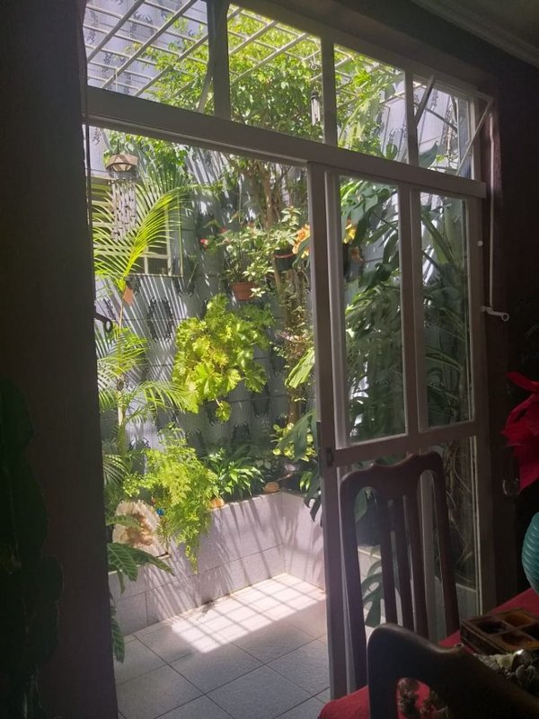 Casa térrea com 03 dormitórios, suíte com banheira, ampla cozinha - Mogi das Cruzes - 