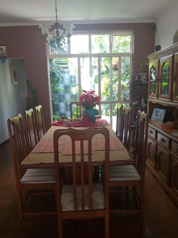 Casa térrea com 03 dormitórios, suíte com banheira, ampla cozinha - Mogi das Cruzes - 
