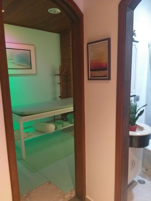 Casa térrea com 03 dormitórios, suíte com banheira, ampla cozinha - Mogi das Cruzes - 