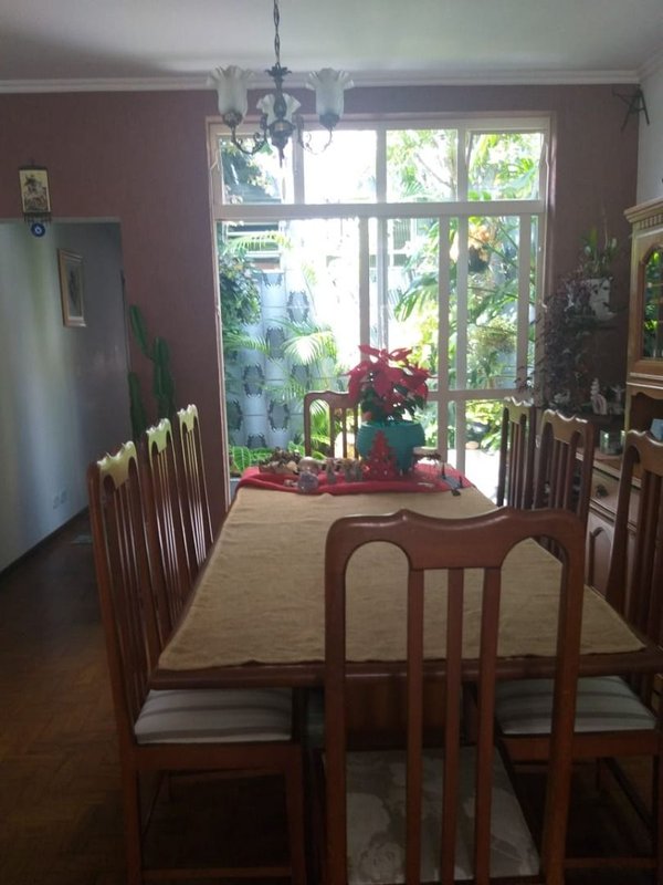 Casa térrea com 03 dormitórios, suíte com banheira, ampla cozinha - Mogi das Cruzes - 