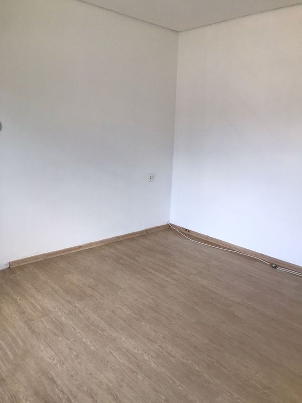 Casa térrea no Vila Rubens com 02 dormitórios, sala, cozinha e banheiro - Mogi das Cruzes - 