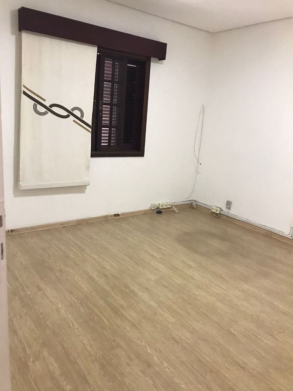 Casa térrea no Vila Rubens com 02 dormitórios, sala, cozinha e banheiro - Mogi das Cruzes - 