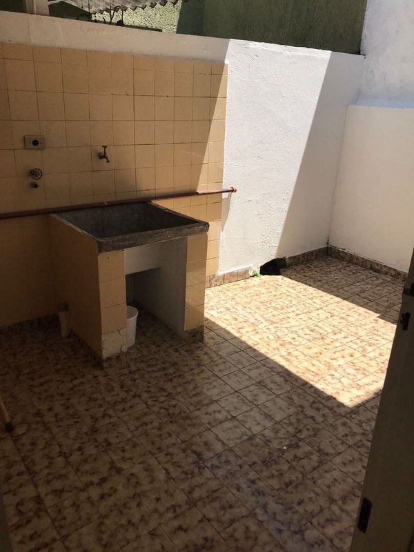 Casa térrea no Vila Rubens com 02 dormitórios, sala, cozinha e banheiro - Mogi das Cruzes - 