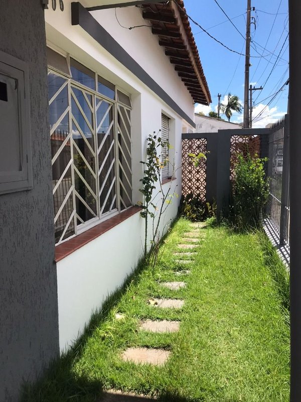 Casa térrea no Vila Rubens com 02 dormitórios, sala, cozinha e banheiro - Mogi das Cruzes - 