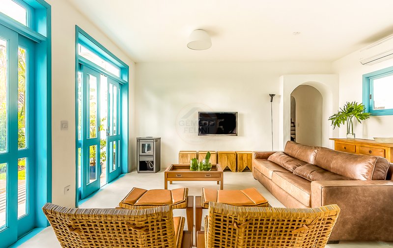 Casa com Vista Deslumbrante para o Mar na Praia de Juquehy -  À VENDA - São Sebastião - 
