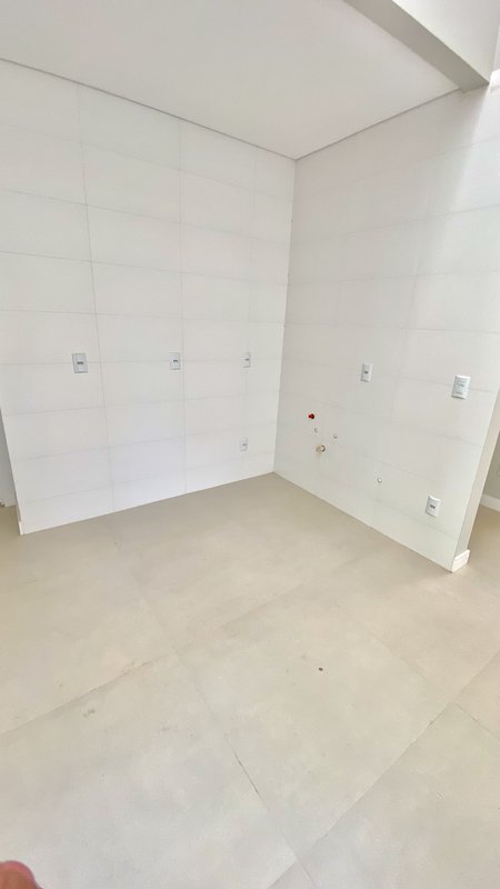 CASA DE ALTO PADRÃO COM 1 SUÍTE, 2 DEMI SUÍTES, E MAIS DOIS DORMITÓRIOS NA PRIMEIRO DE MAI - Brusque - 